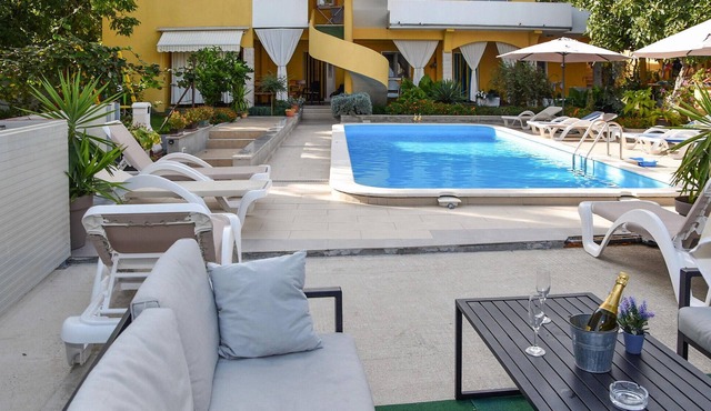 Awesome apartment in Pakostane with WiFi
