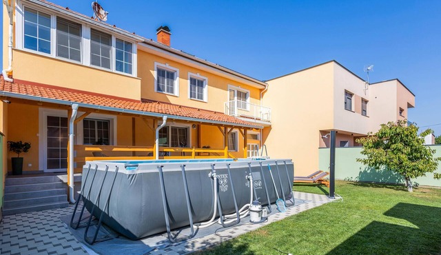 Awesome apartment in Visnjevac with sauna