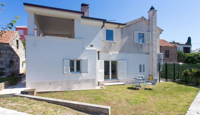 Awesome apartment in Podgrade with WiFi