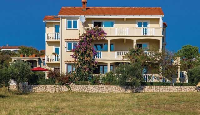 Awesome apartment in Povljana with WiFi