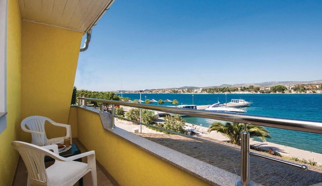 Awesome apartment in Sibenik with house sea view