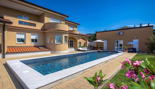 Awesome apartment in Smrika with WiFi
