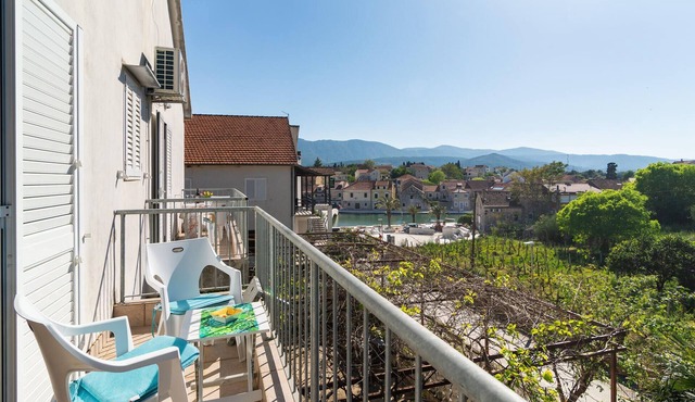 Awesome apartment in Vrboska with WiFi in Vrboska