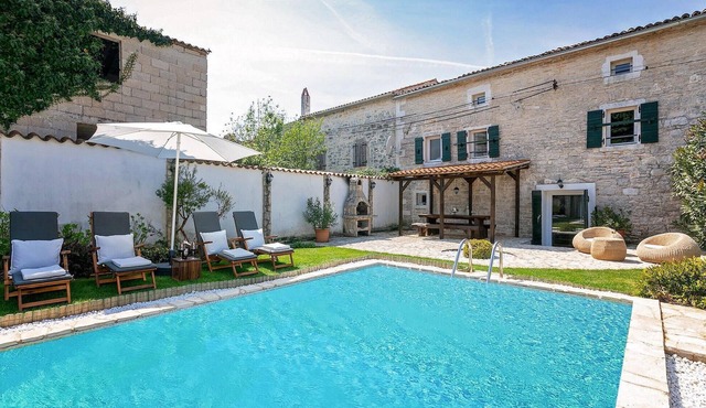 Awesome home in Baderna
