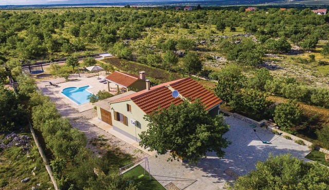 Awesome home in Biograd