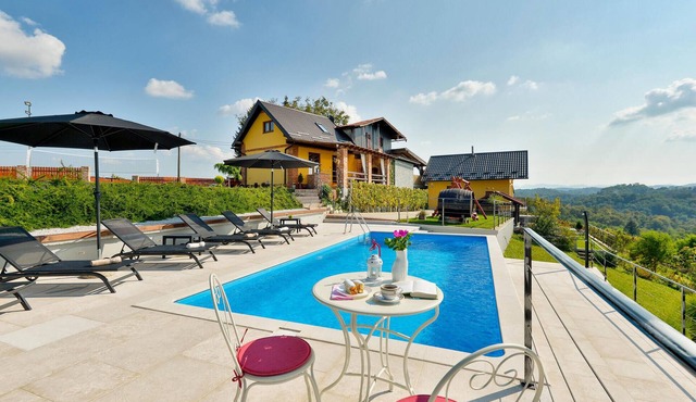Awesome home in Cestica with sauna