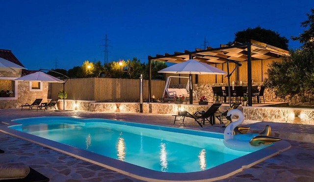 Awesome home in Danilo in Danilo