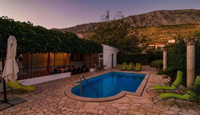 Awesome home in Dugi Rat with WiFi