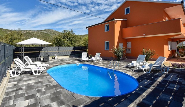 Awesome home in Dugopolje with private swimming pool, can be inside or outside