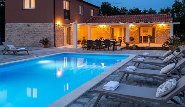 Awesome home in Grubine