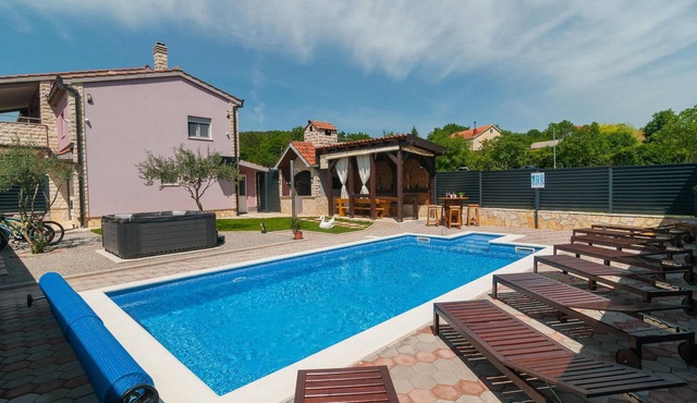 Awesome home in Hrvace
