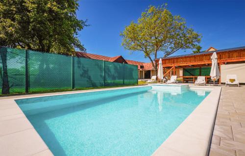 Awesome Home In Ivanska
