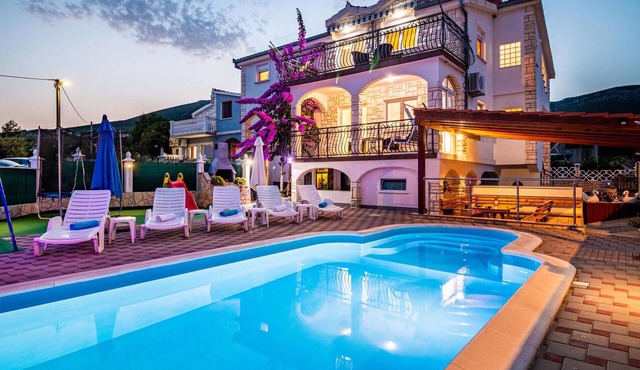 Awesome home in Kastel Novi