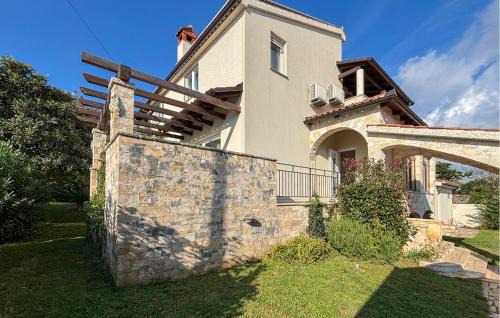 Awesome Home In Liznjan in Ližnjan