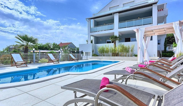 Awesome home in Okrug Donji