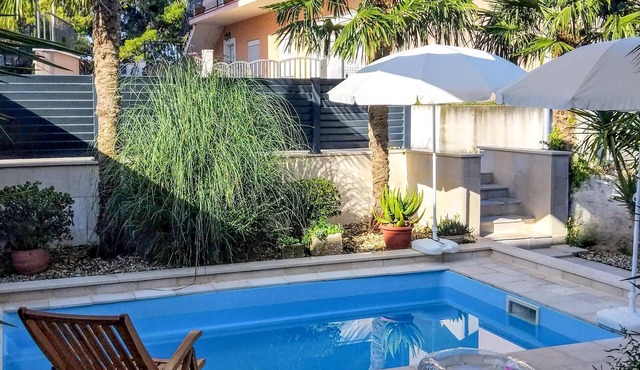 Awesome home in Podstrana