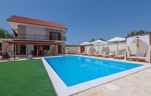 Awesome Home In Sibenik