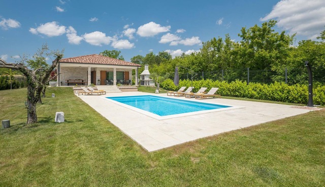 Awesome home in Strped
