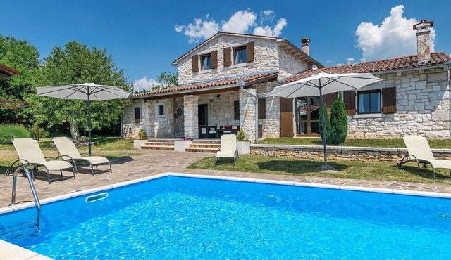 Awesome home in Tinjan in Tinjan