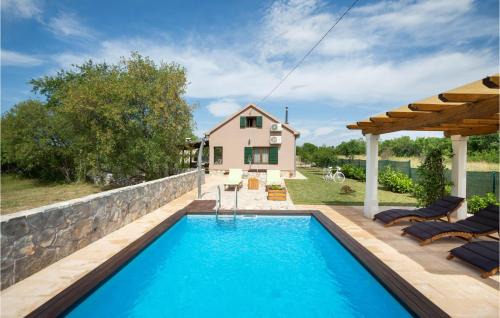 Awesome Home In Trilj