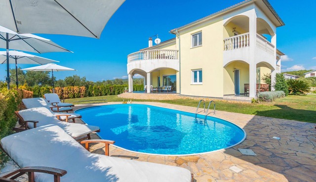Awesome home in Turanj