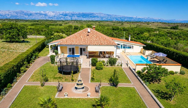 Awesome home in Visocane