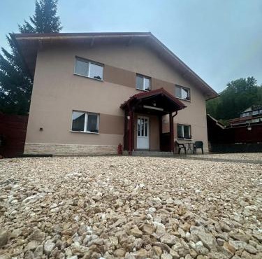 Azuga Home in Azuga