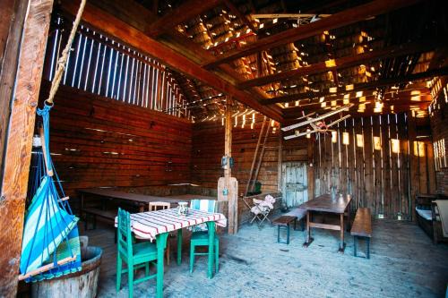 Barn guesthouse/Csűr vendégház in Delniţa