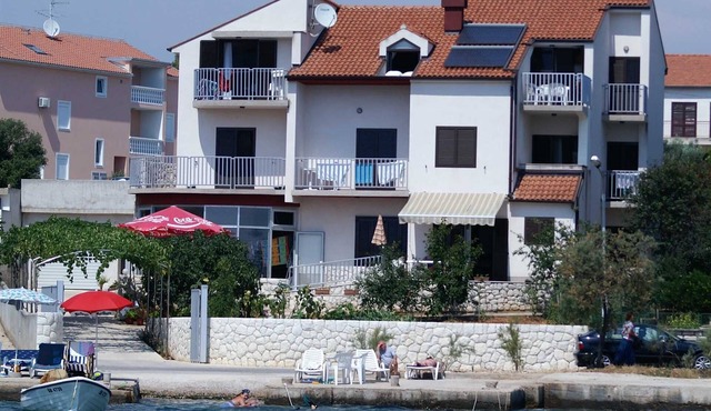 Beach Front Apartment With Spectacular Sea View B