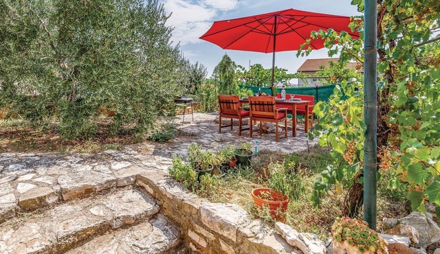 Beach front apartment in Vinkuran with WiFi in Vinkuran