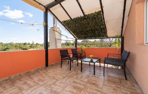Beach Front Apartment In Benkovac With Wifi