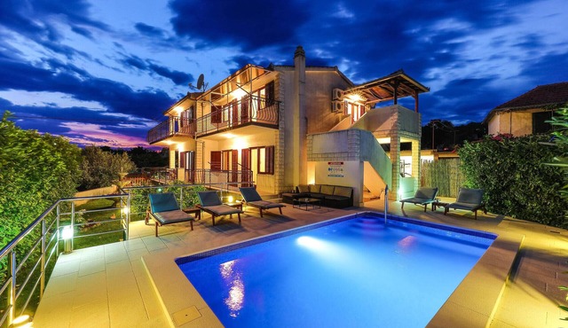 Beach front home in Marina