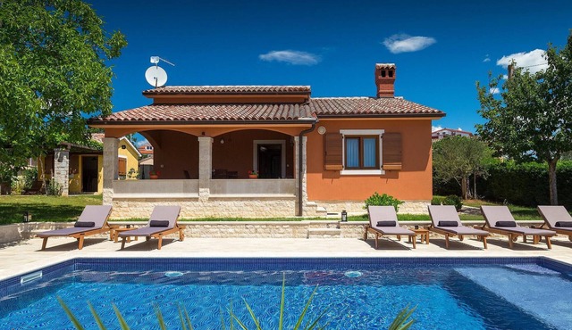 Beach front home in Pula in Pula
