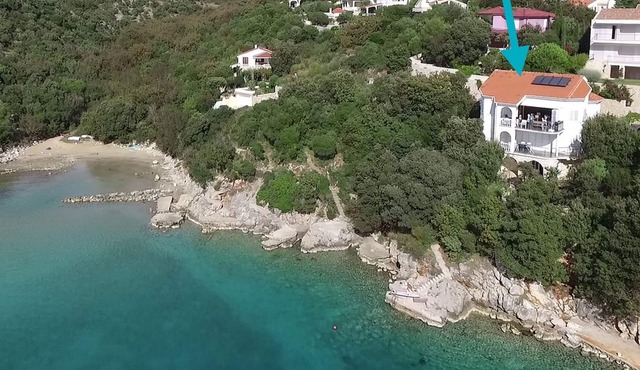 Beach Villa: private bathing area, sandy beach, WiFi, ideal for families