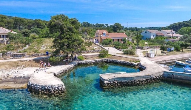Beachfront Holiday House Zita in Brgulje