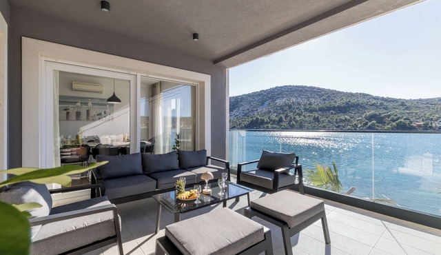 Beachfront luxury villa Vinisce