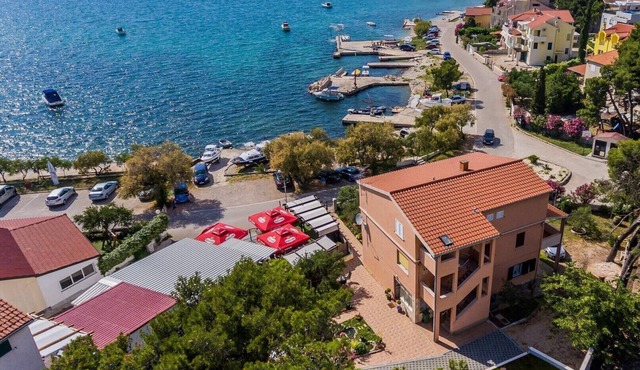 Beachfront One Bedroom Apartment Savin