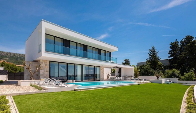 Beachfront Villa The View with Pool