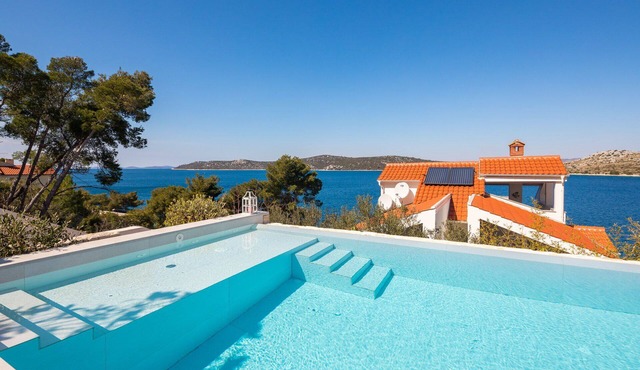 Beachfront Villa Blue Bay with Pool