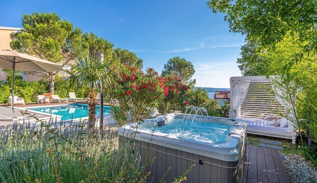 Beachfront Villa with Private Pool, Jacuzzi, Sea View