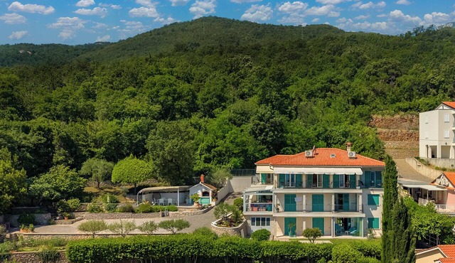 Beachside Villa Mia Apartment 2, Medveja, Croatia