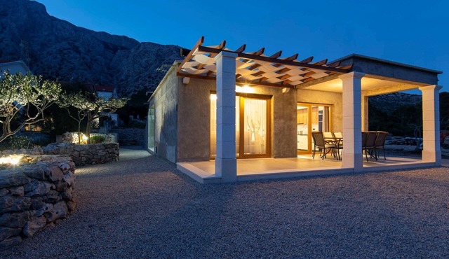 Beautiful 3-Bedroom Holiday Home with amazing sea view! in Orebic