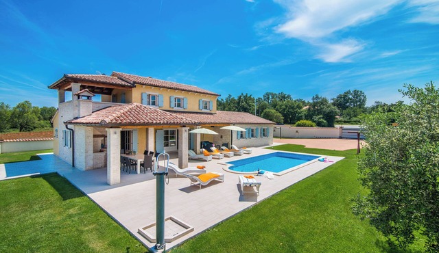 Beautiful 4 bedroom villa on peaceful location in village Pavićini in Šegotići