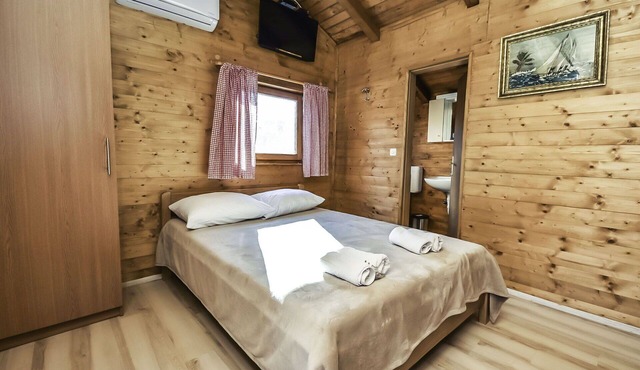 Beautiful apartment in villa for 2 guests with WIFI, A/C, TV and terrace