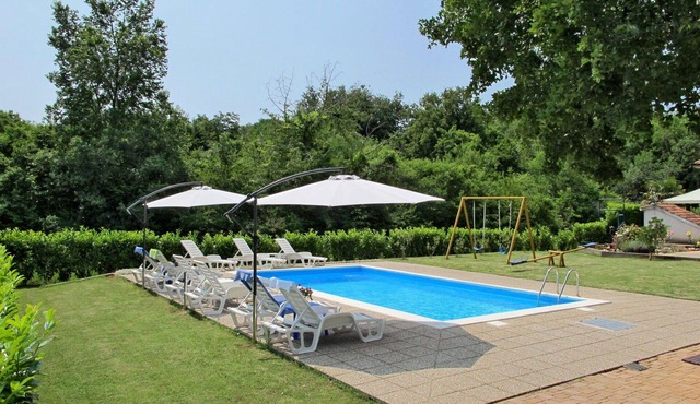 Beautiful apartment for 4 guests with A/C, pool, WIFI, TV, patio and pets allowed