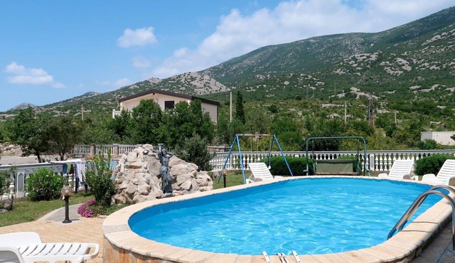 Beautiful apartment for 8 people with A/C, WIFI, pool, TV and terrace