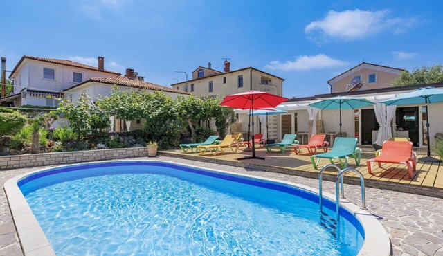 Beautiful apartment for 2 people with WIFI, A/C, pool, TV and terrace