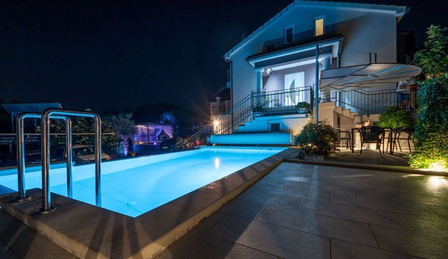 Beautiful apartment for 4 people with A/C, pool, WIFI, TV, patio and panoramic view
