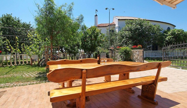 Beautiful apartment for 4 people with A/C, pool, WIFI, TV and terrace in Zadar