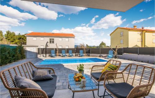 Beautiful Apartment In Cizici